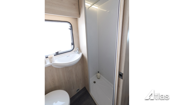 Motorhome – 4 berth with fixed bed (Automatic)5